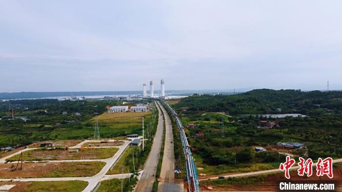 湖北宜昌姚家港化工園在建的三寧化工60萬噸乙二醇項目全景。<a target='_blank' href='http://www.chinanews.com/'>中新社</a>記者董曉斌攝